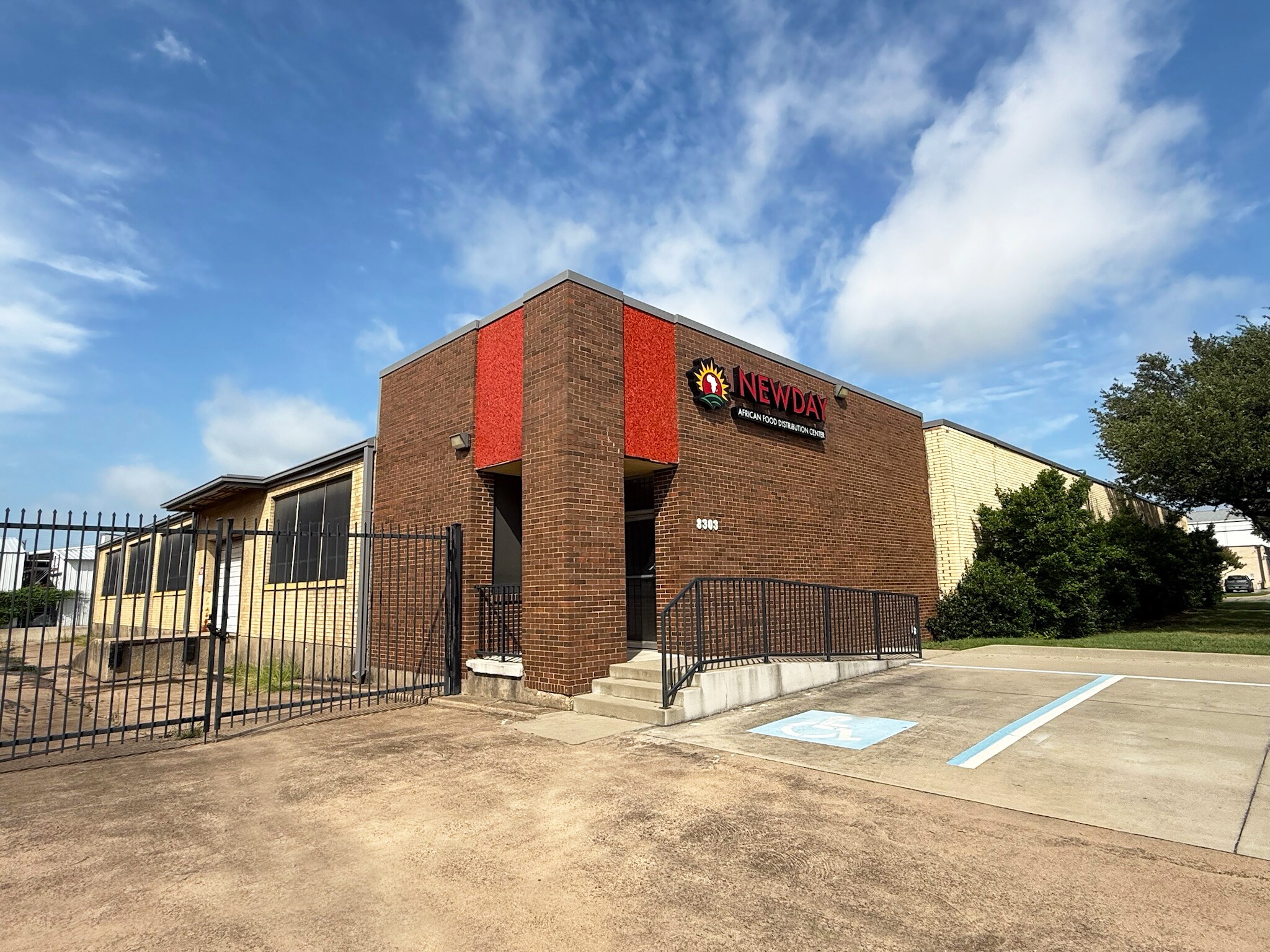 8303 Sovereign Row, Dallas, TX for Rent