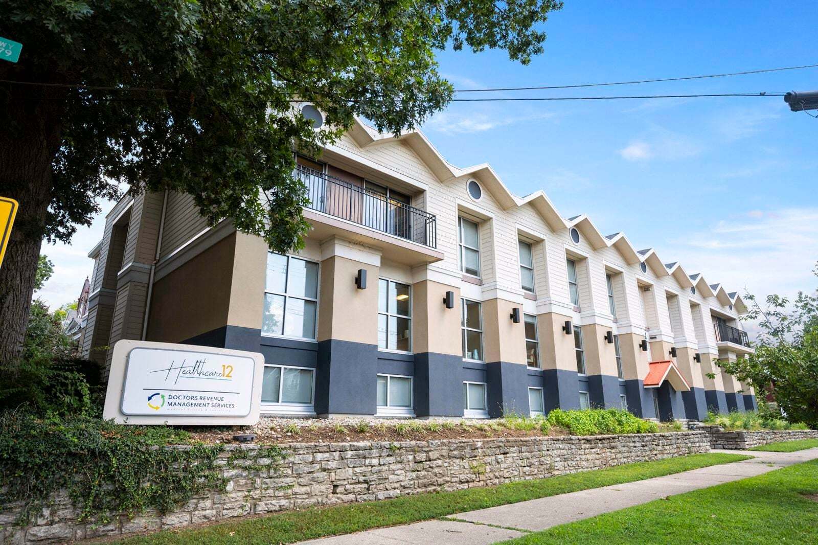 2181 Victory Pky, Cincinnati, OH for Rent