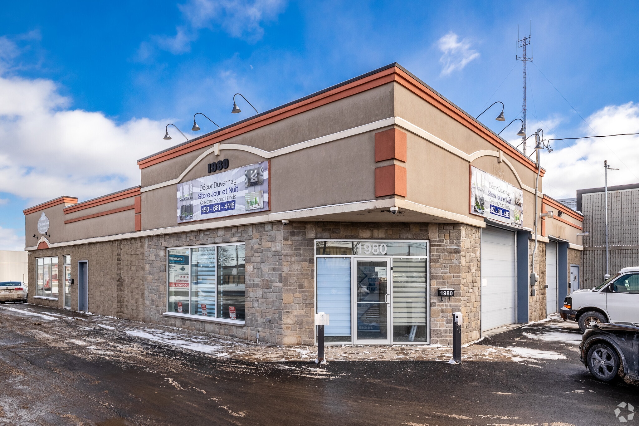 1964-1990 Boul Saint-Elzéar O, Laval, QC for Rent