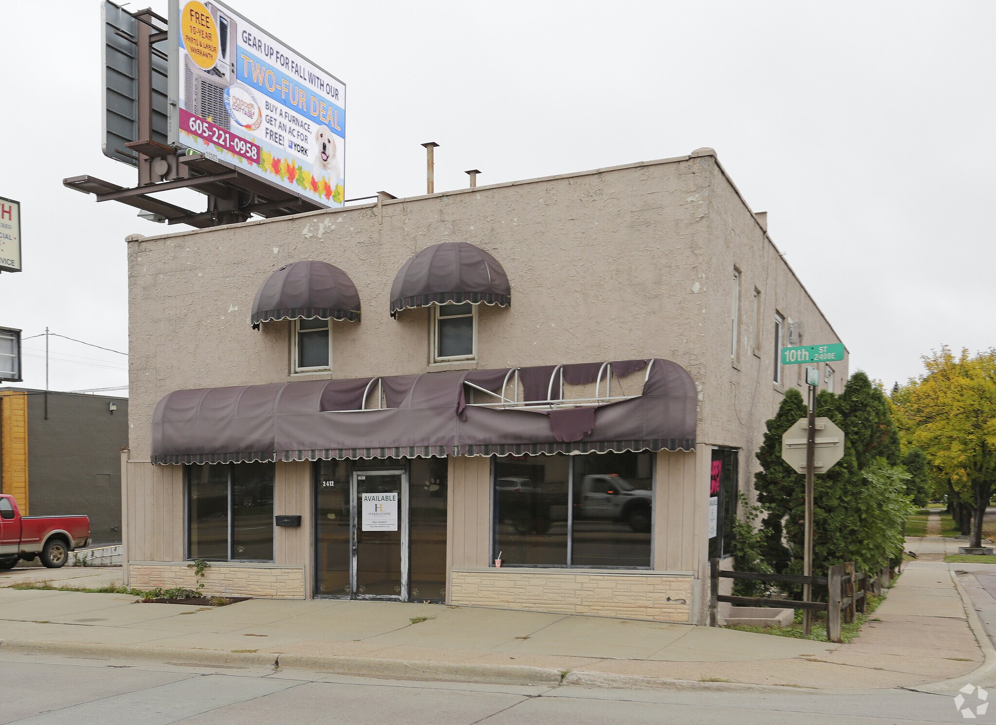 2410 E 10th St, Sioux Falls, SD for Sale