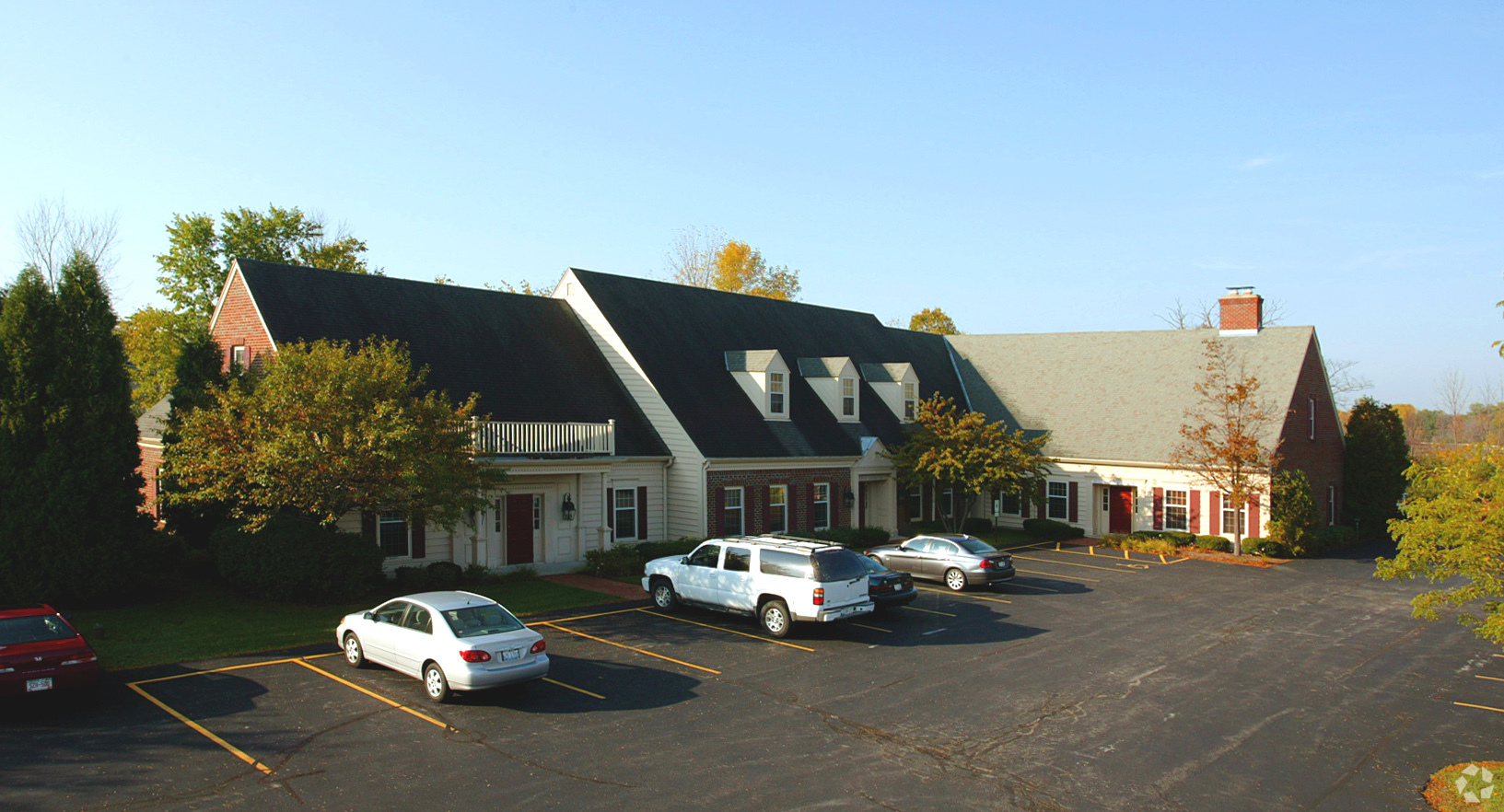 1351-1361 W Towne Square Rd, Mequon, WI for Rent