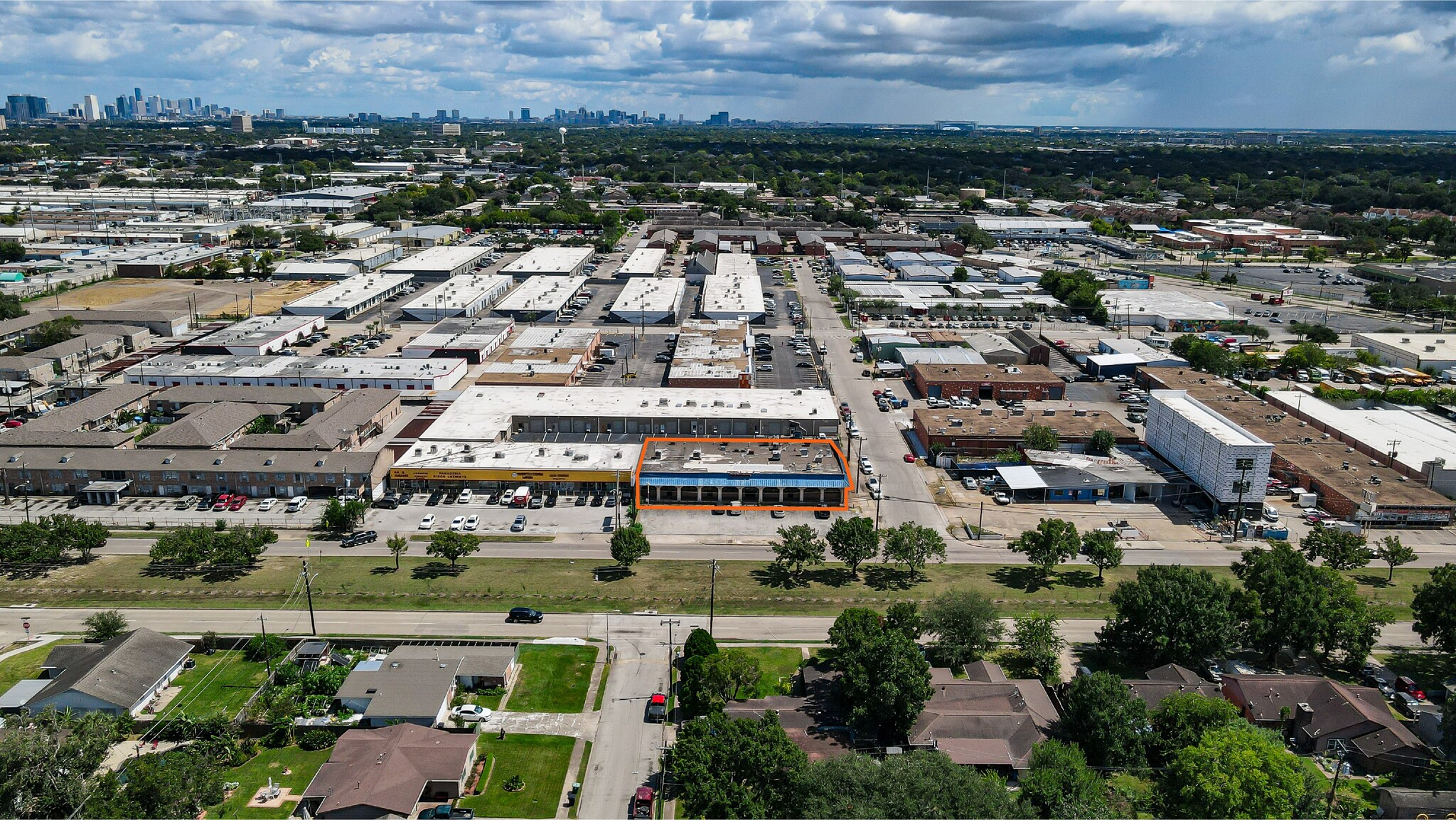 7333 Hillcroft Ave, Houston, TX for Sale