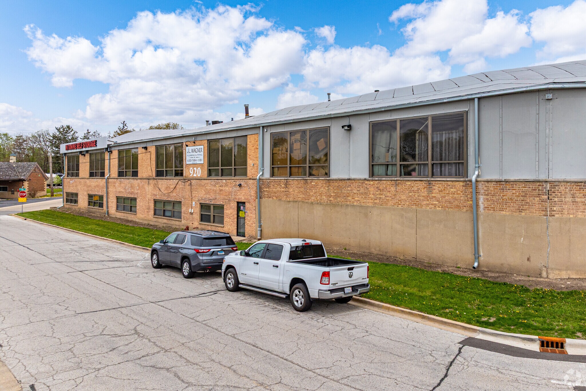 920 Cedar Ave, St Charles, IL for Rent