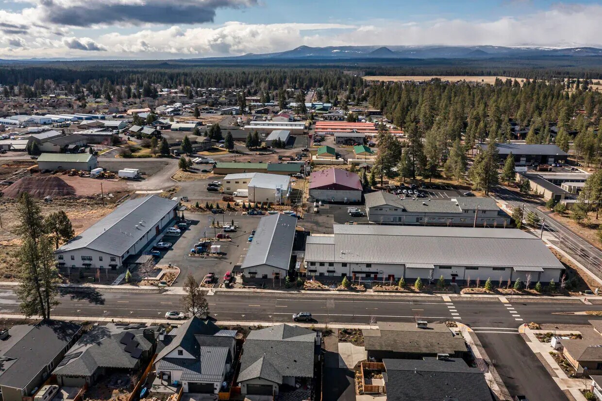 275 & 295. W Lundgren Mill dr, Sisters, OR for Sale