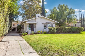 Pasadena, CA Apartments - 1562 N Lake Ave