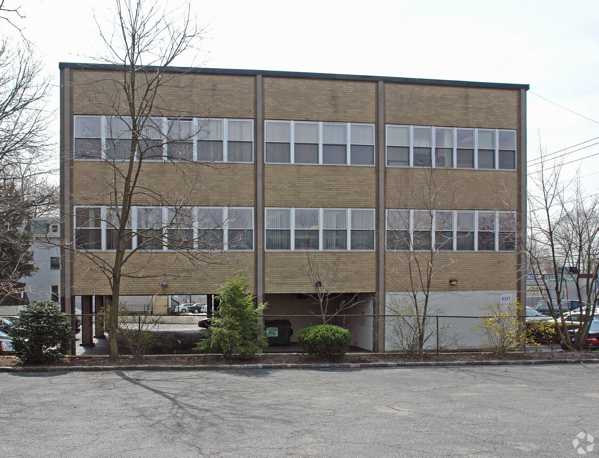 142 Mineola Ave, Roslyn Heights, NY for Sale