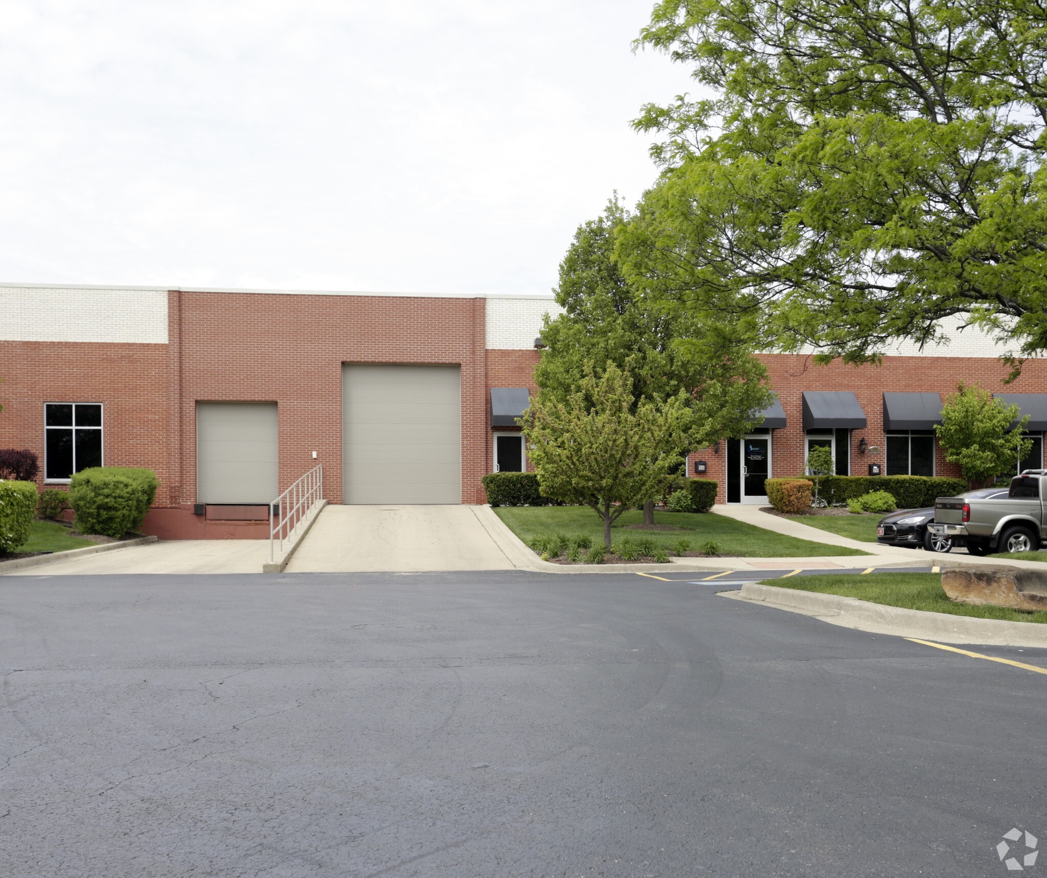 145 Tower Dr Burr Ridge, IL 60527 Office Property for Lease on