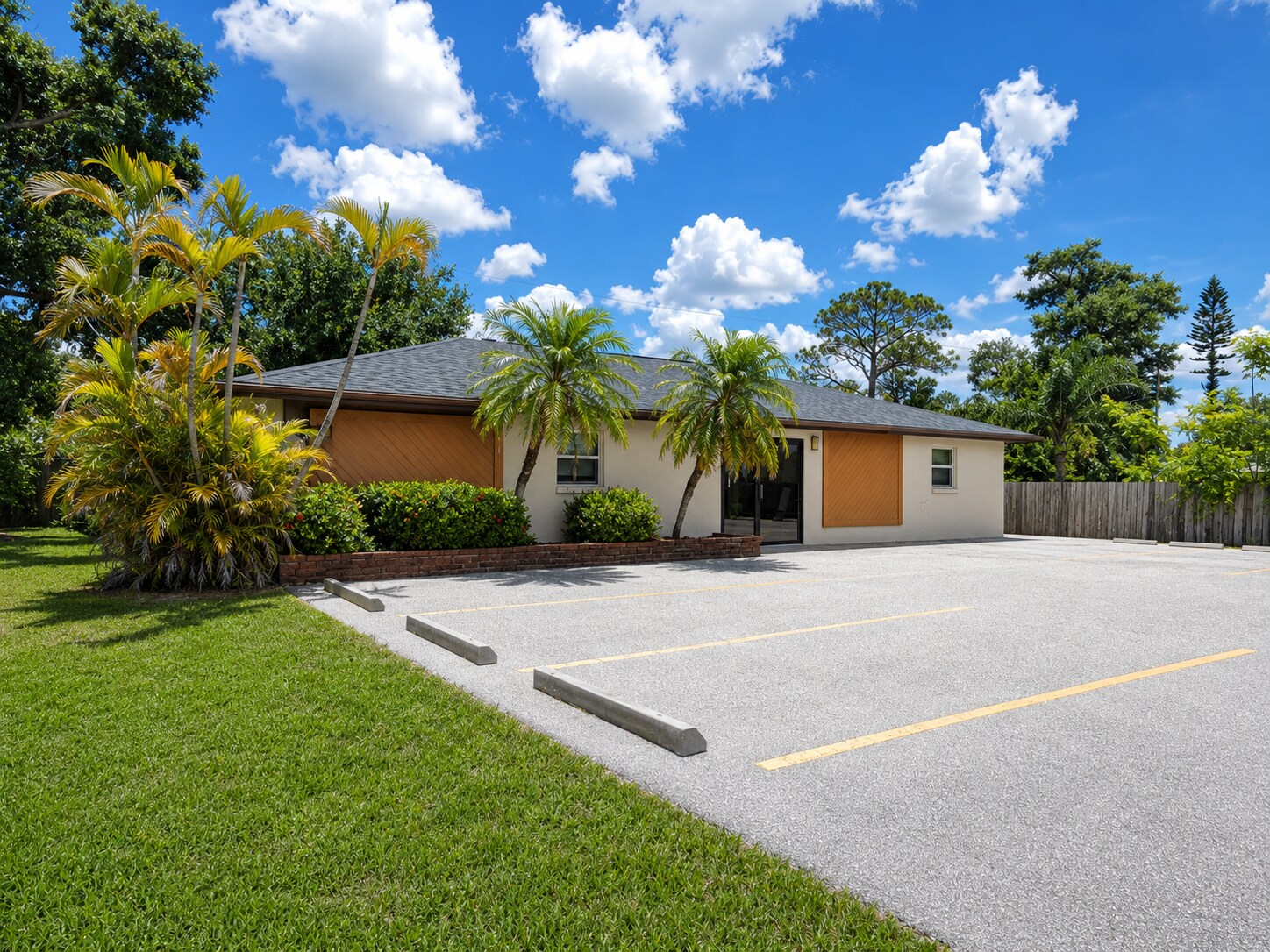 3905 S Shade Ave, Sarasota, FL for Sale