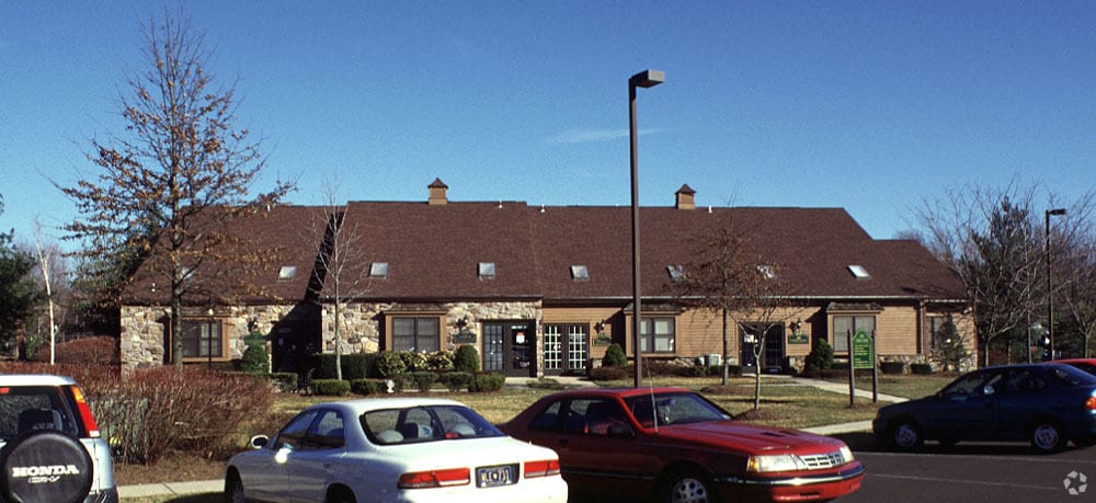 301 Oxford Valley Rd Yardley, PA 19067 - Office Property for Lease on