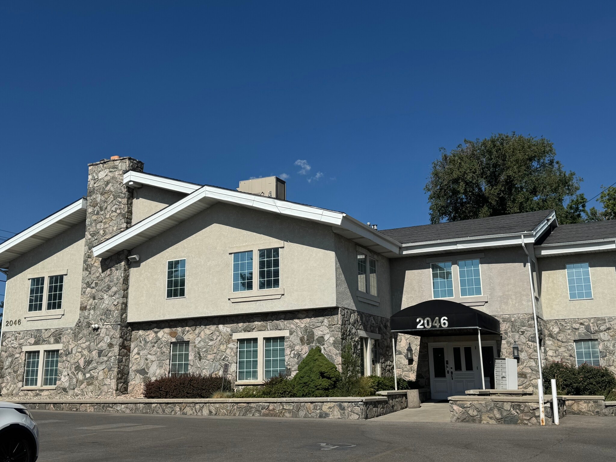 2046 E Murray Holladay Rd, Salt Lake City, UT for Rent