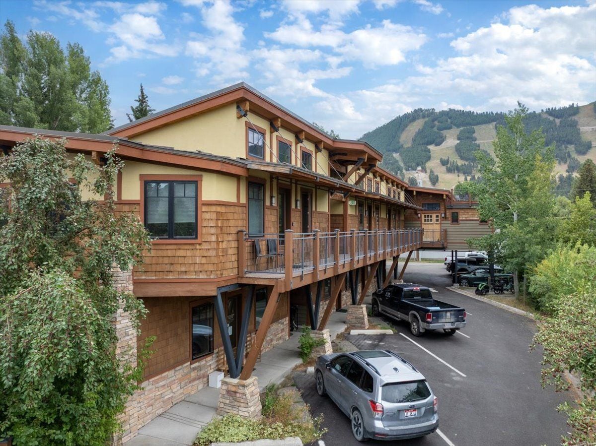 320 E Broadway Ave, Jackson, WY for Sale