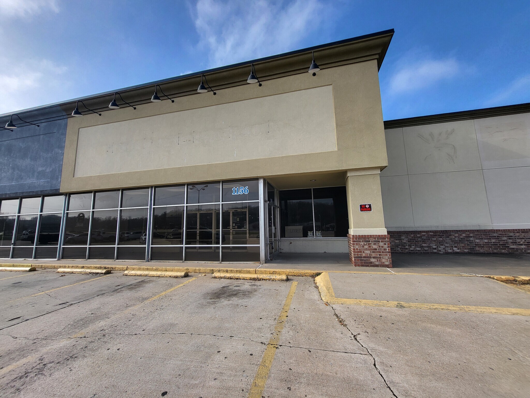 1090 S Neosho Blvd, Neosho, MO for Rent