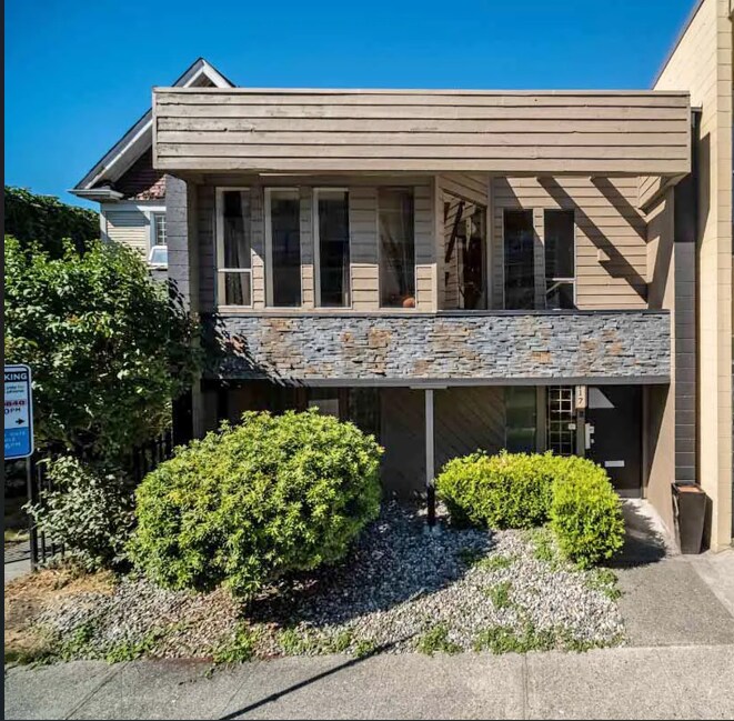 117 6 Th Av W, Vancouver, BC for Rent