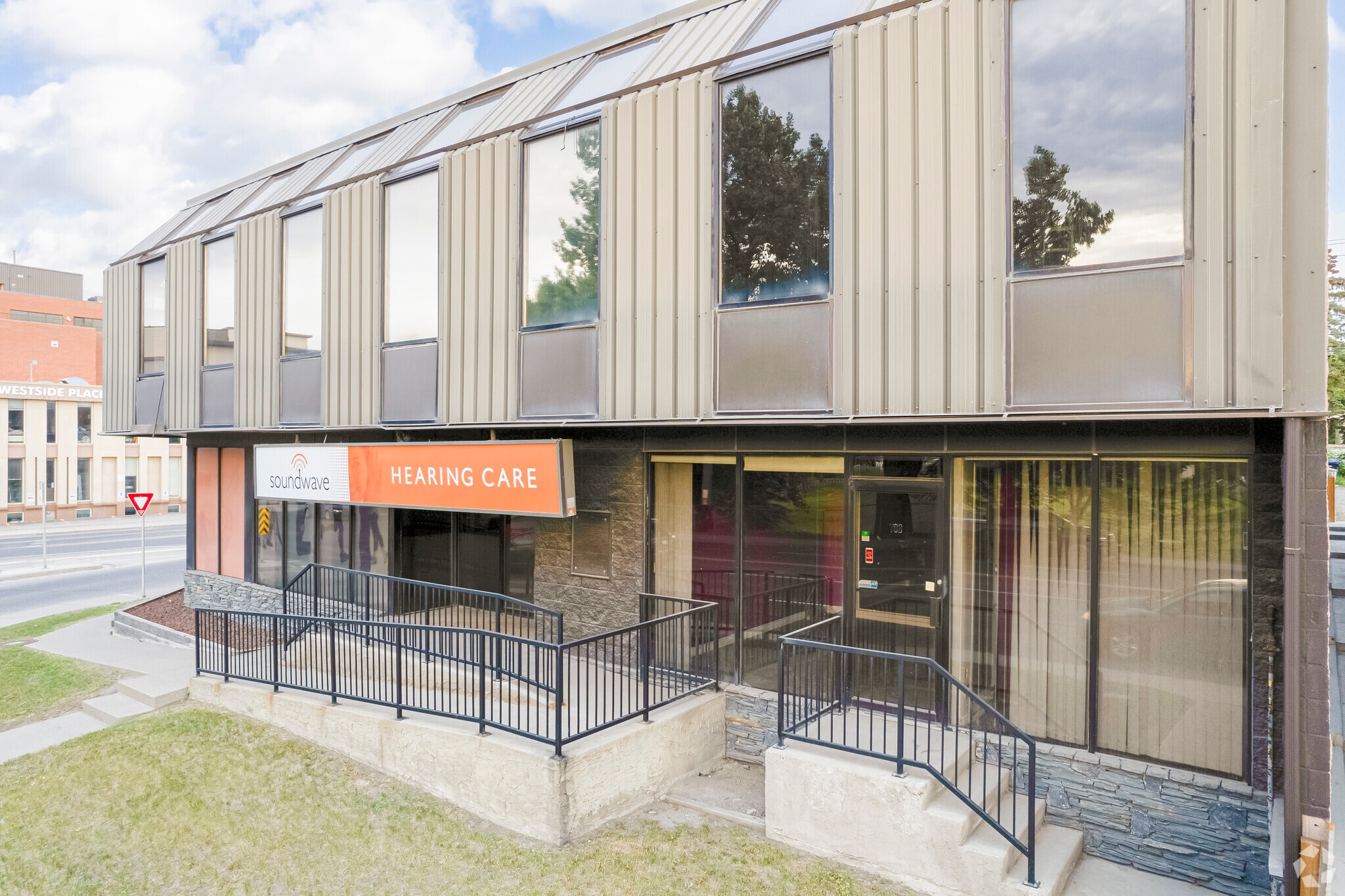 701 14th St NW, Calgary, AB for Rent