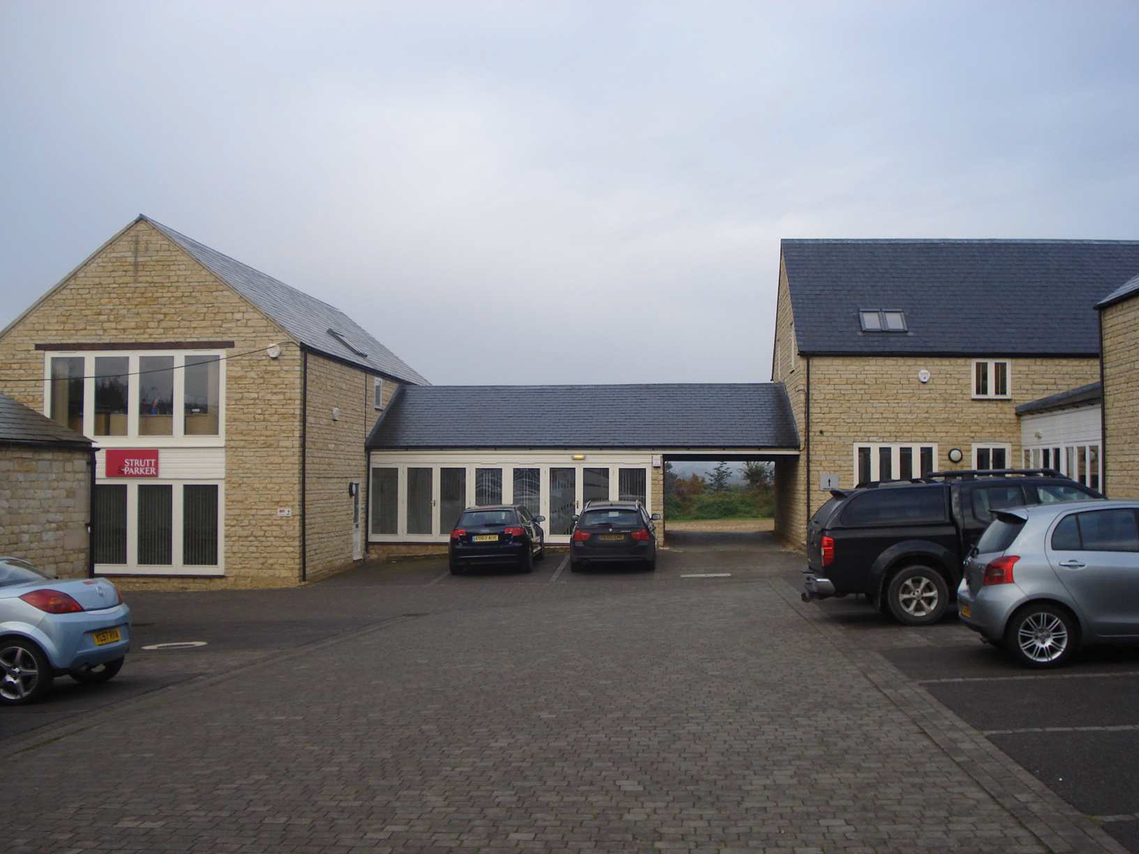 29 Steadfold Ln, Stamford, LIN for Rent