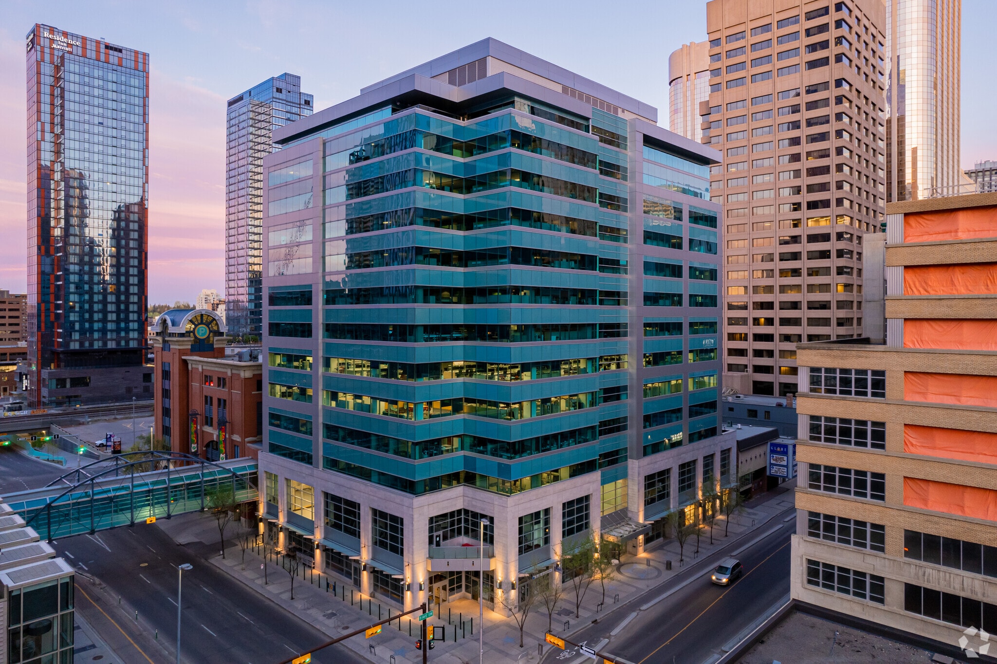 607 8th Ave SW, Calgary, AB for Rent