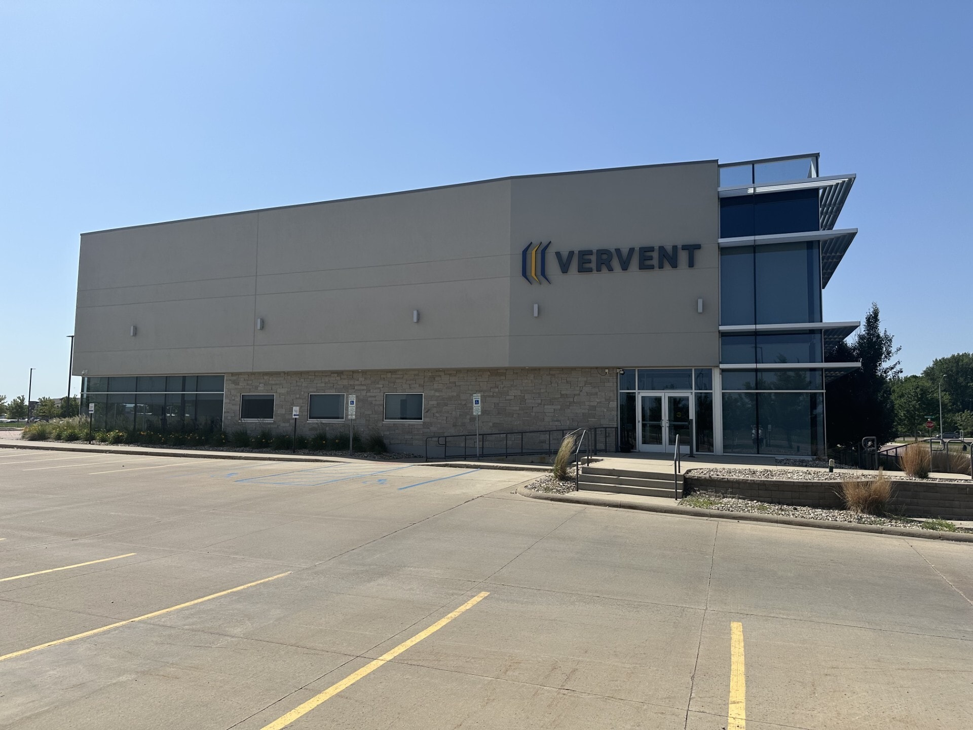 2700 S Lorraine Pl, Sioux Falls, SD for Rent