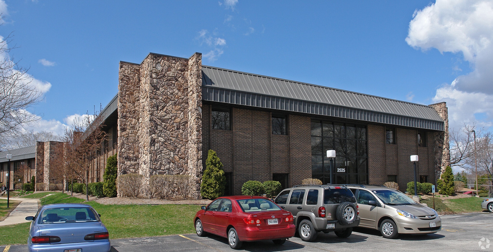 2525 N 124th St, Brookfield, WI for Rent