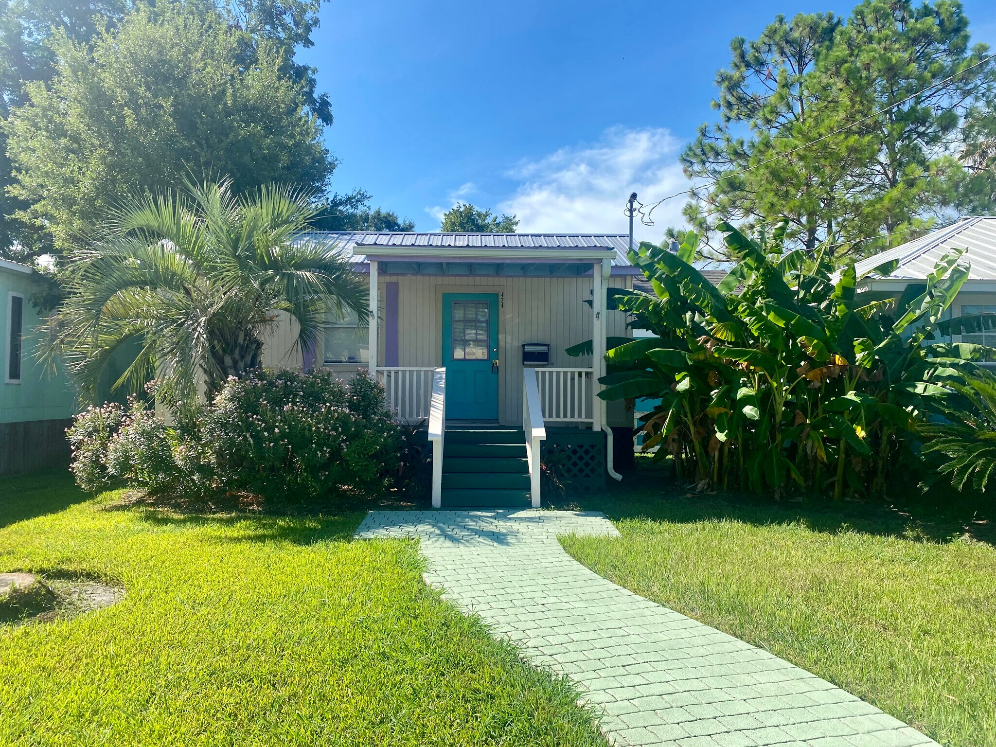 424 Grand Ave, Bacliff, TX for Sale