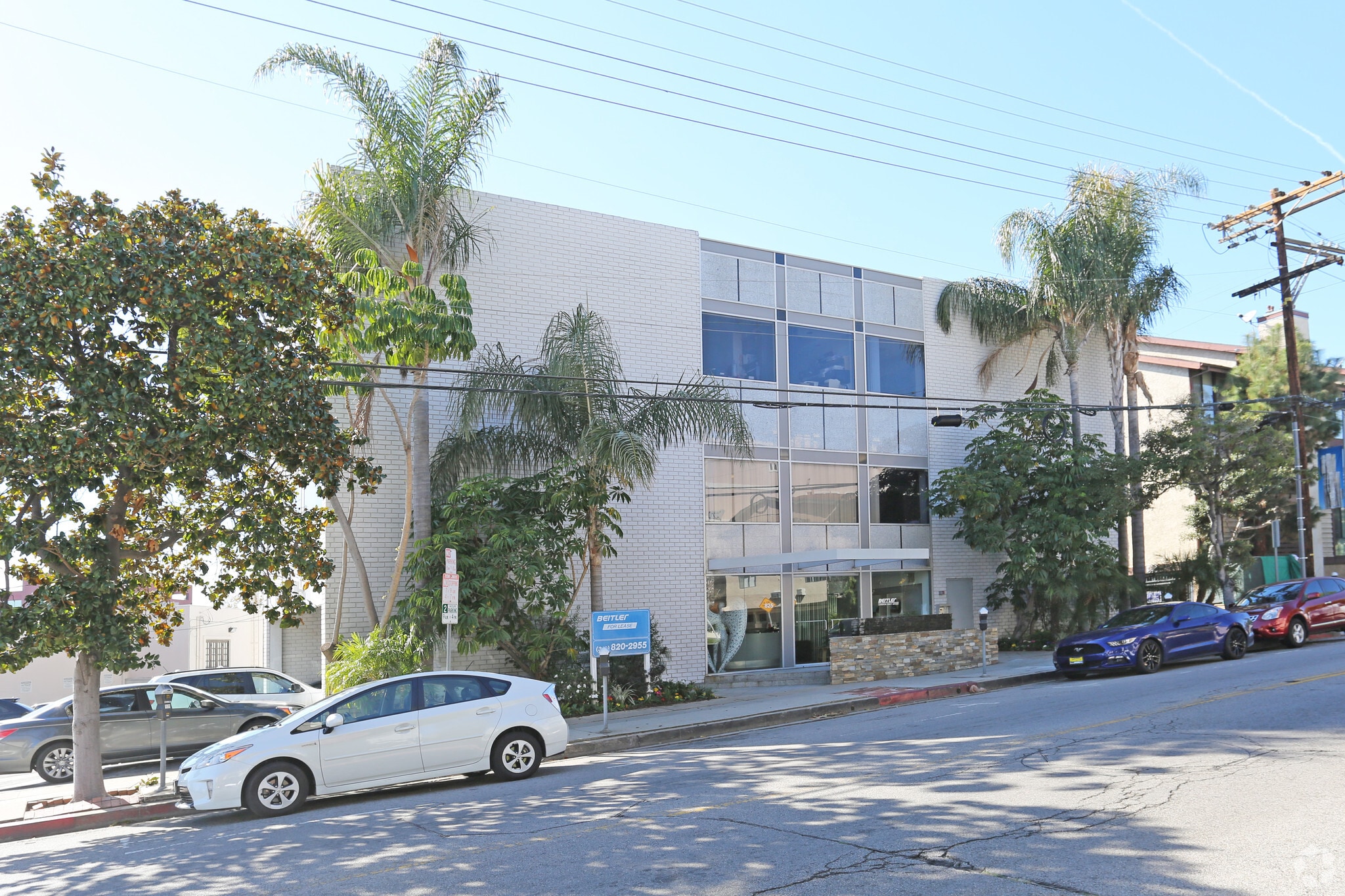 825 S Barrington Ave, Los Angeles, CA for Sale