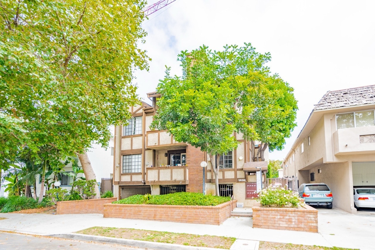 1532 Granville Ave, Los Angeles, CA for Sale
