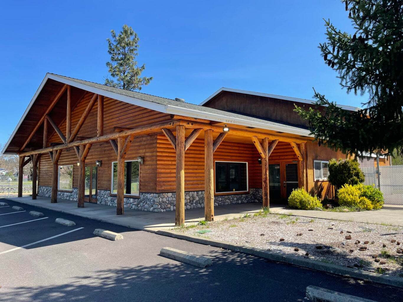 287-289 Hamilton Ave, Cave Junction, OR for Sale