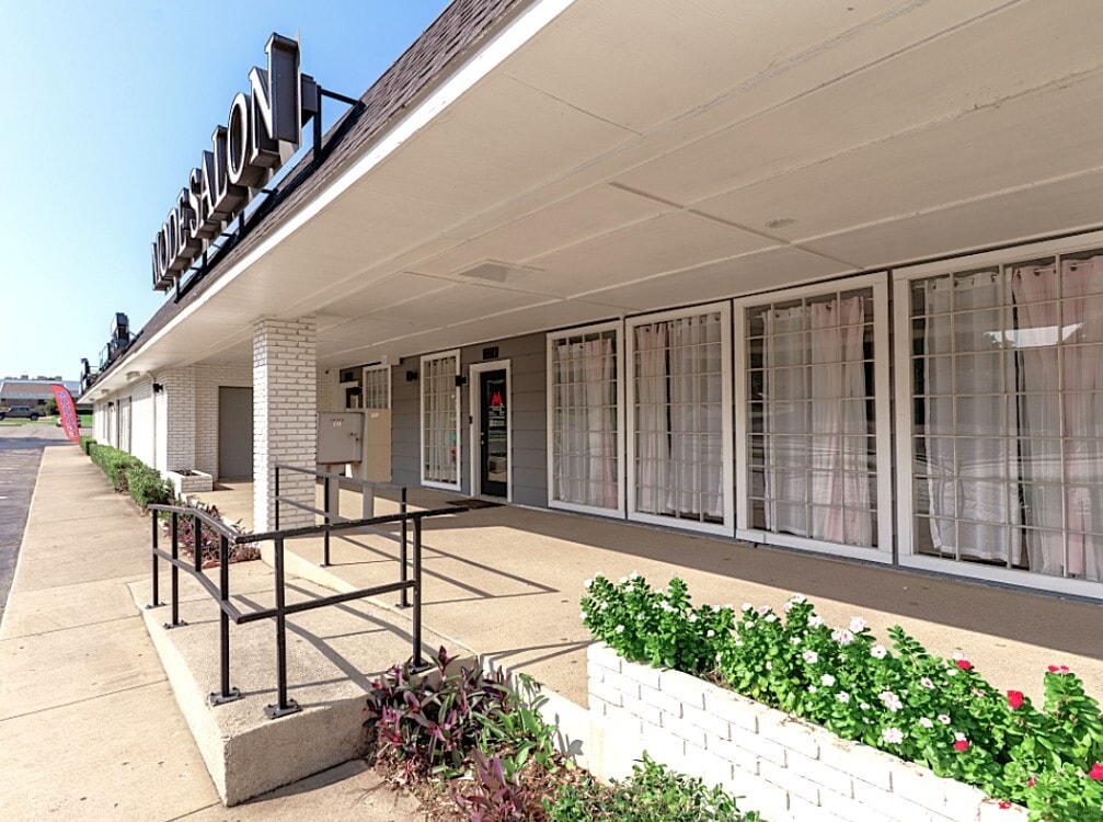 1012 N Davis Dr, Arlington, TX for Sale