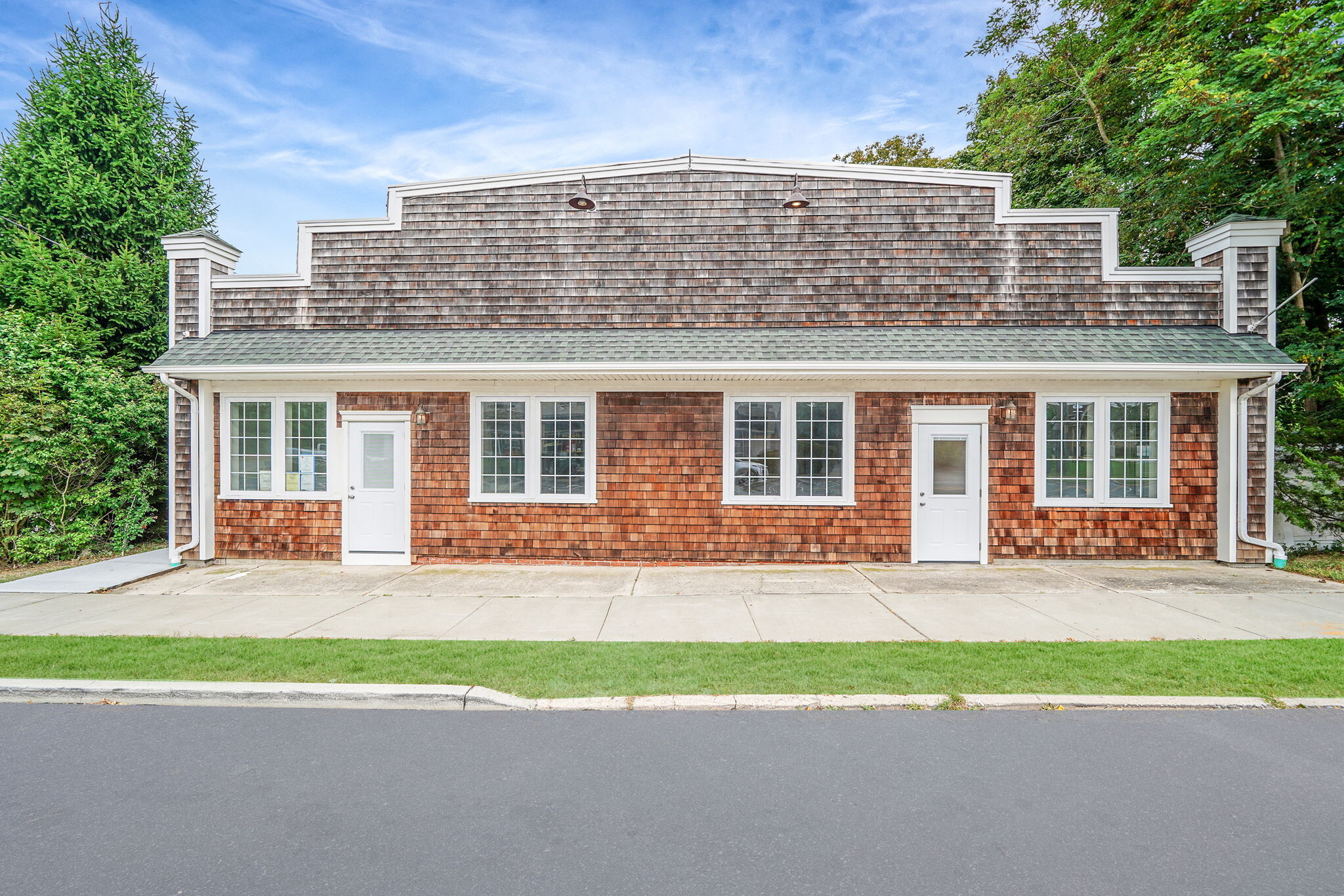 533 Montauk Hwy, East Moriches, NY for Rent