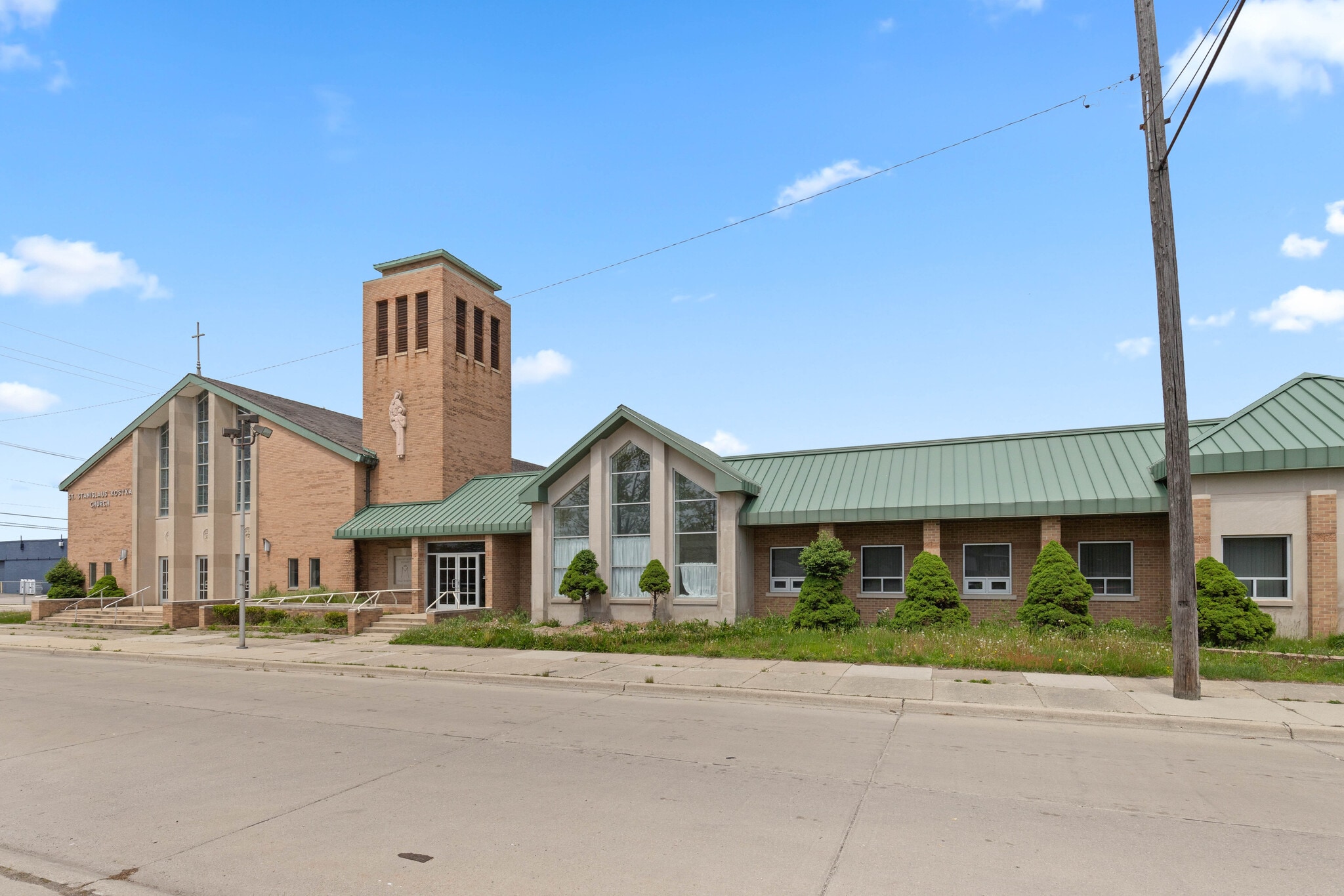 266 Antoine St, Wyandotte, MI for Rent