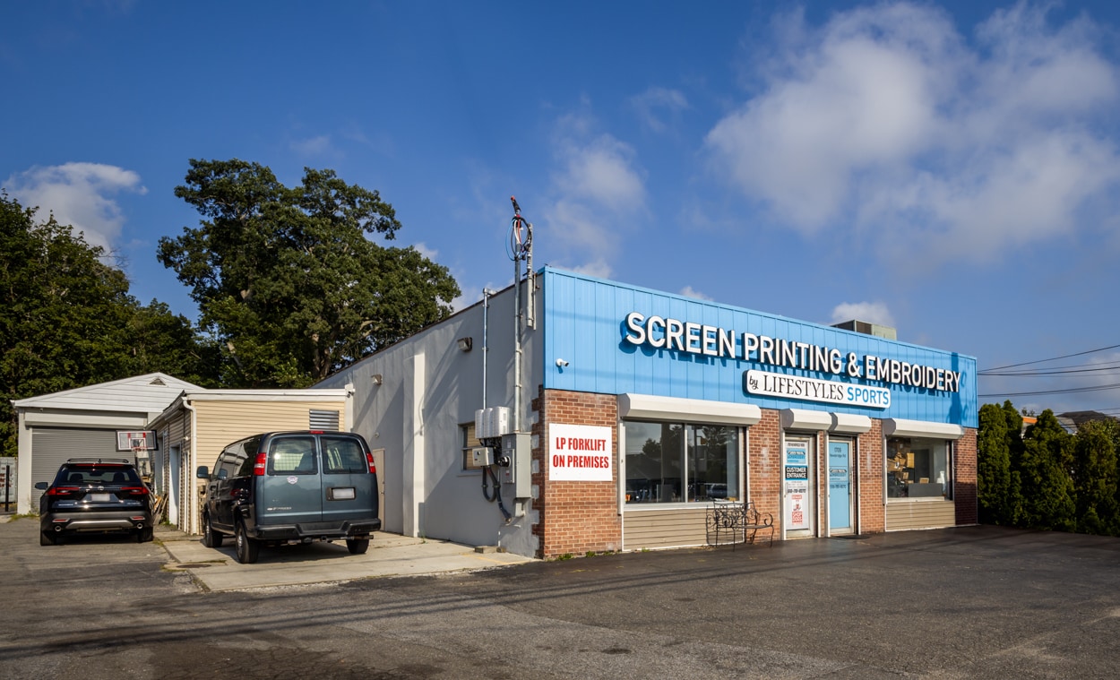 1709 Newbridge Rd, North Bellmore, NY for Sale
