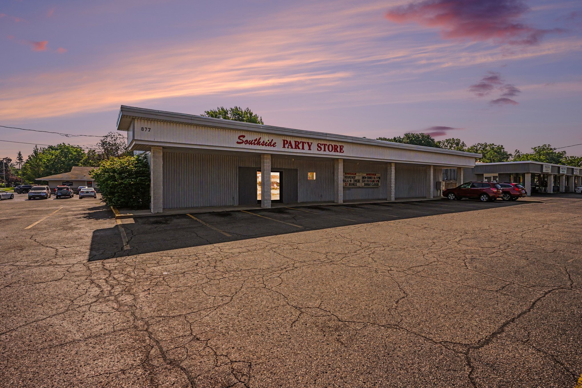 877 Washington Ave, Holland, MI for Sale