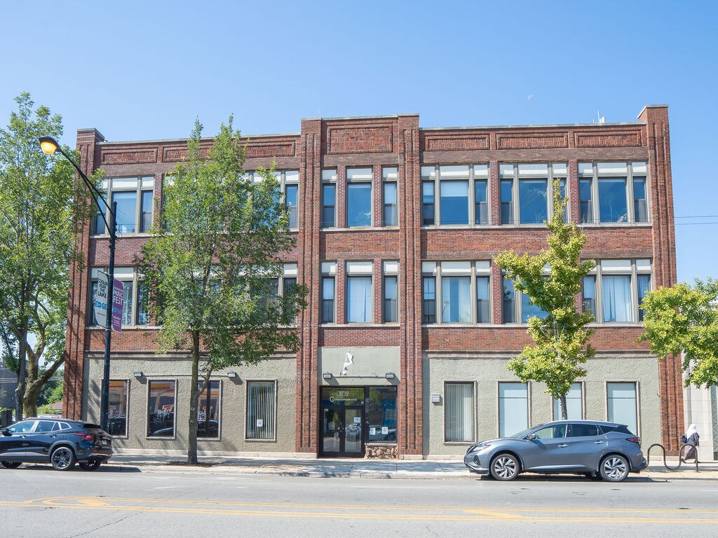 5710 N Broadway St, Chicago, IL for Sale