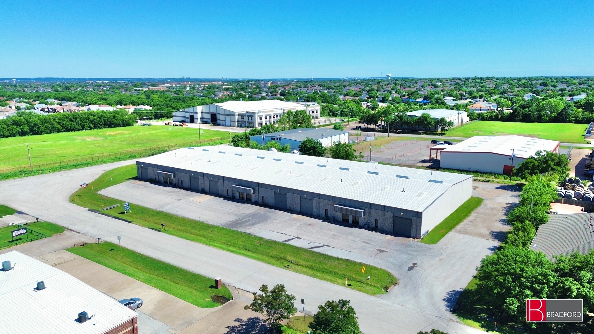 1000-1008 N Commercial Blvd, Arlington, TX for Rent