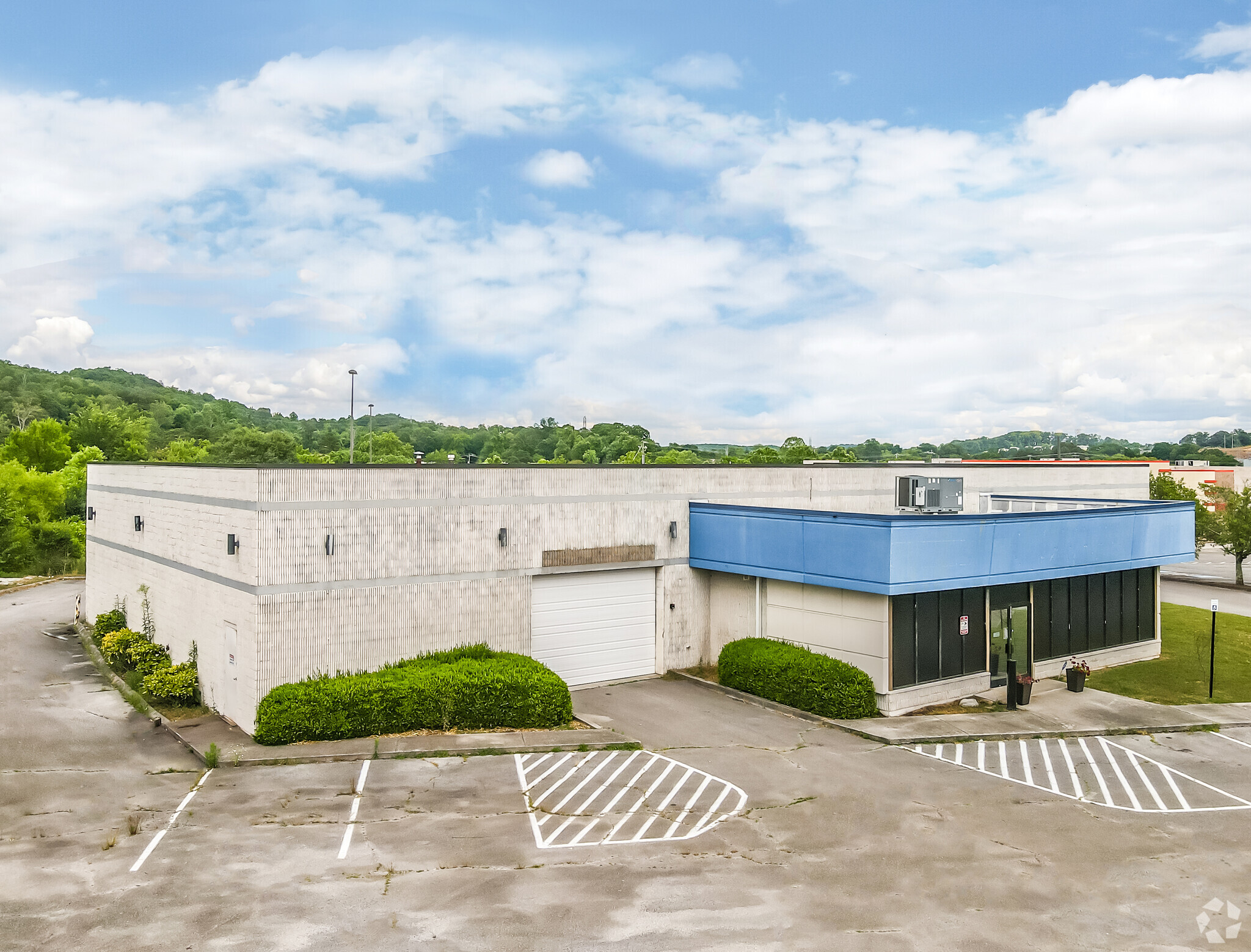 2960 Knoxville Center Dr, Knoxville, TN for Rent