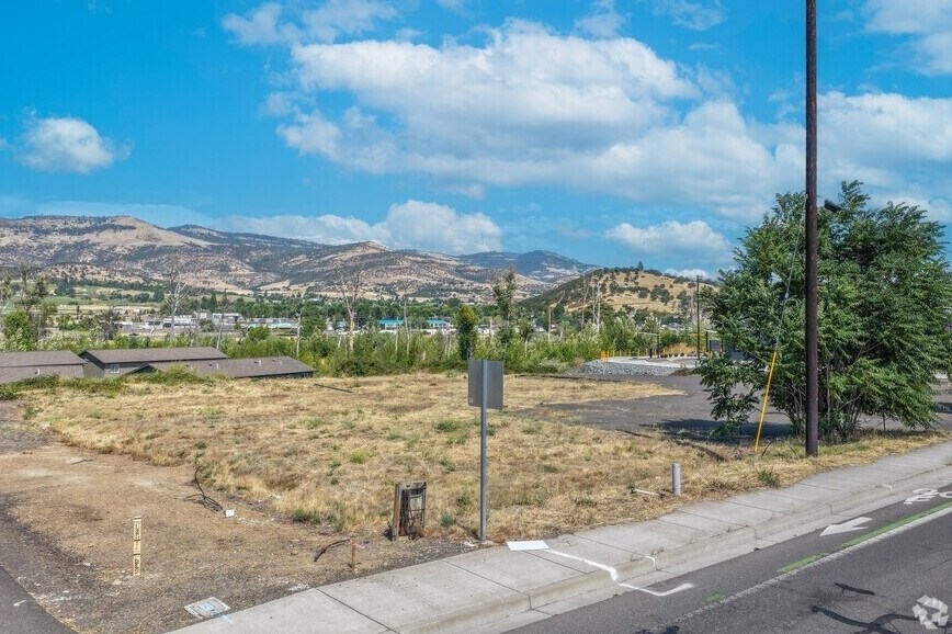 70-90 Suncrest Rd, Talent, OR for Sale