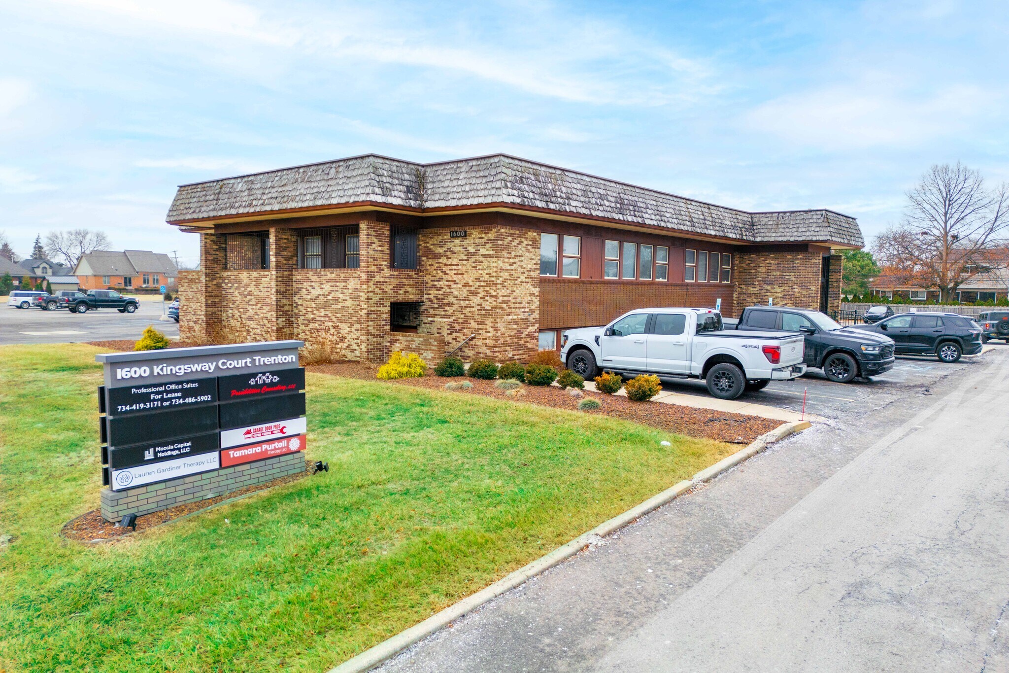 1600 Kingsway Ct, Trenton, MI for Sale
