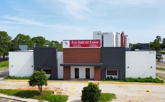Houston, TX Storefront - 307 N Sam Houston Pky W
