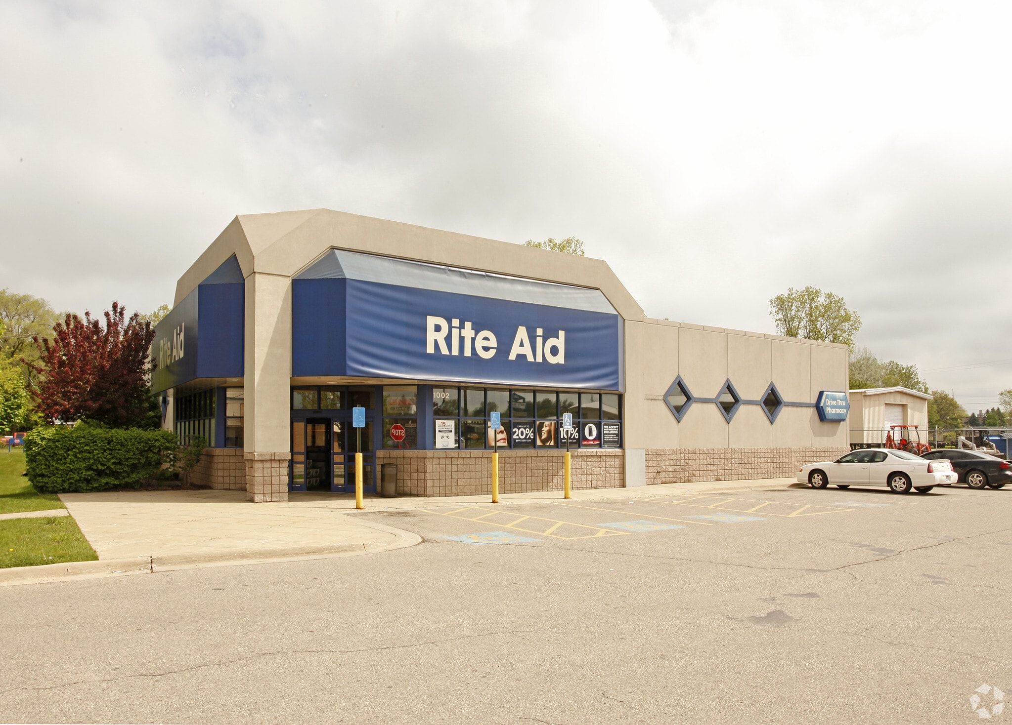 1002 E Grand River Ave, Howell, MI for Sale