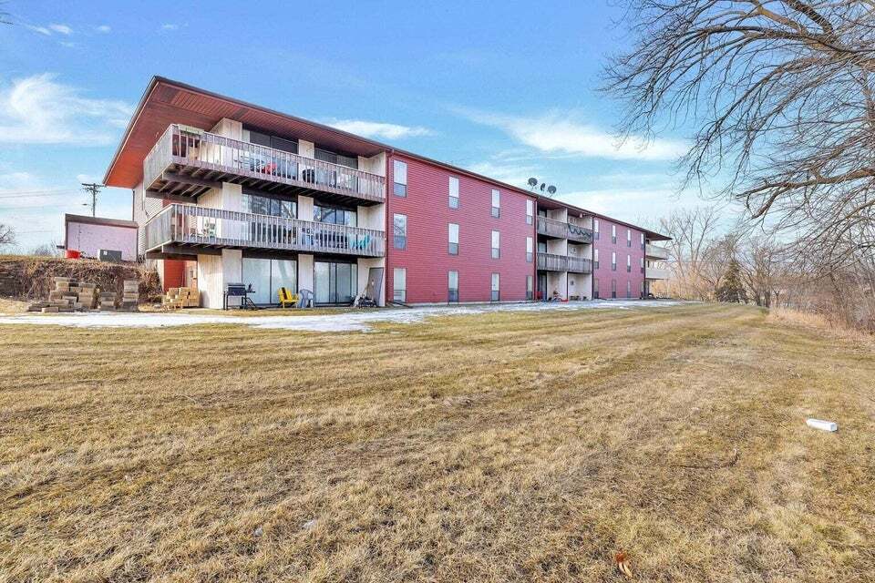 725 Green Bay Dr, Mayville, WI for Sale