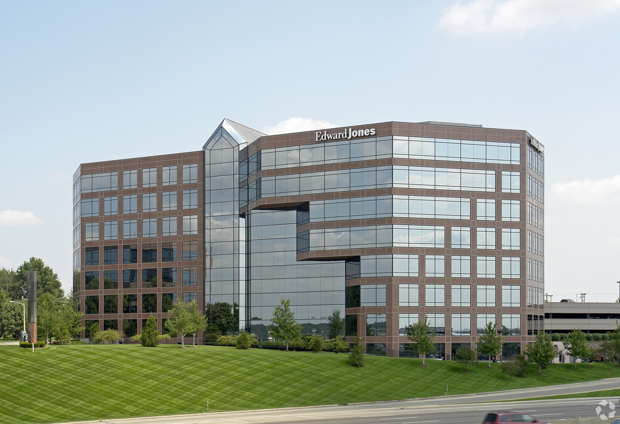 1245 J.J. Kelley Memorial Dr, Des Peres, MO for Rent