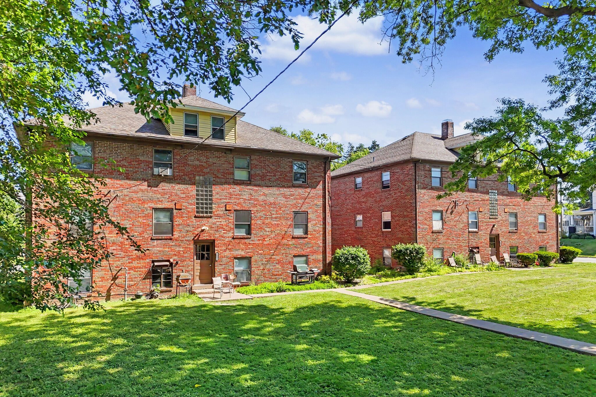 1003-1011 W Locust St, Davenport, IA for Sale