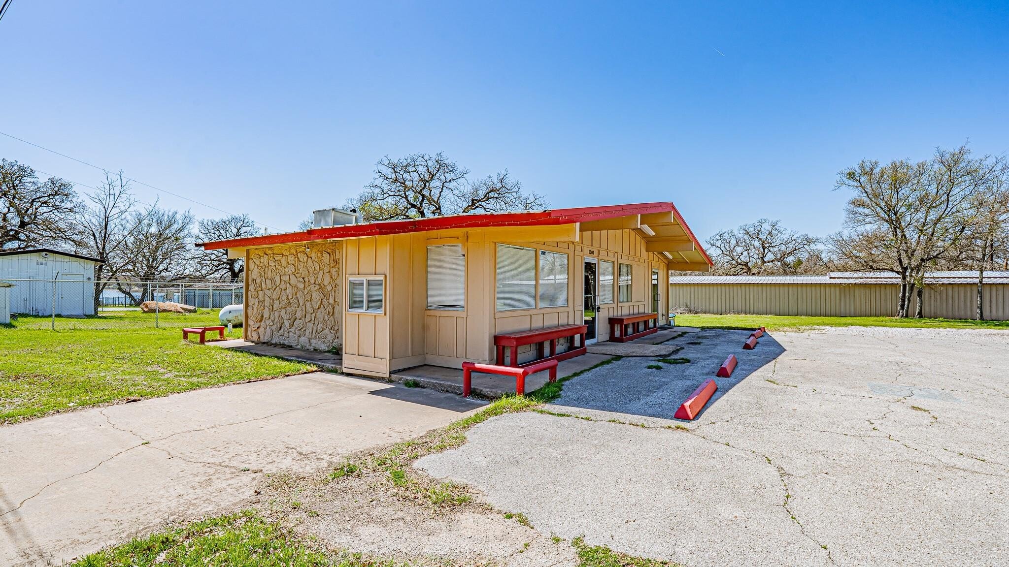 1300 Liberty School Rd, Azle, TX for Rent