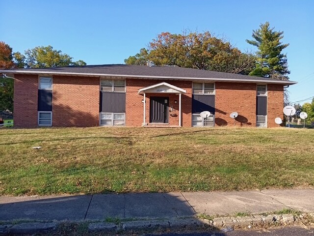 1233 E Maywood Ave, Peoria, IL for Sale