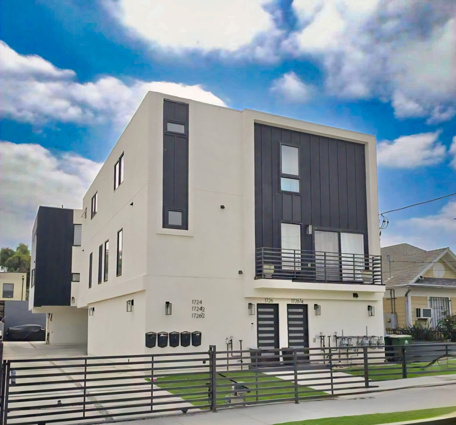 1724 Menlo Ave, Los Angeles, CA for Sale