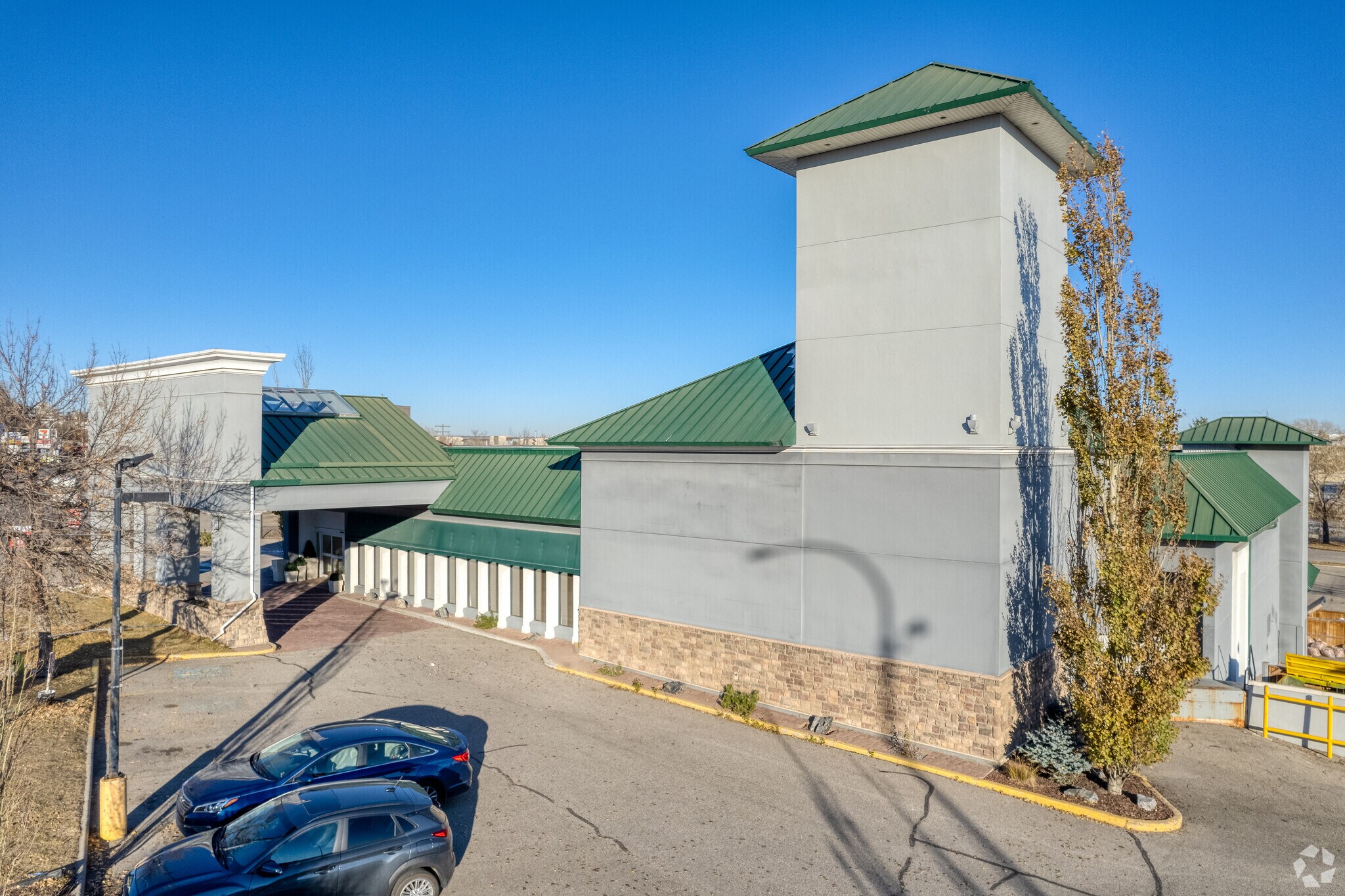 4206 Macleod Trl SW, Calgary, AB for Rent