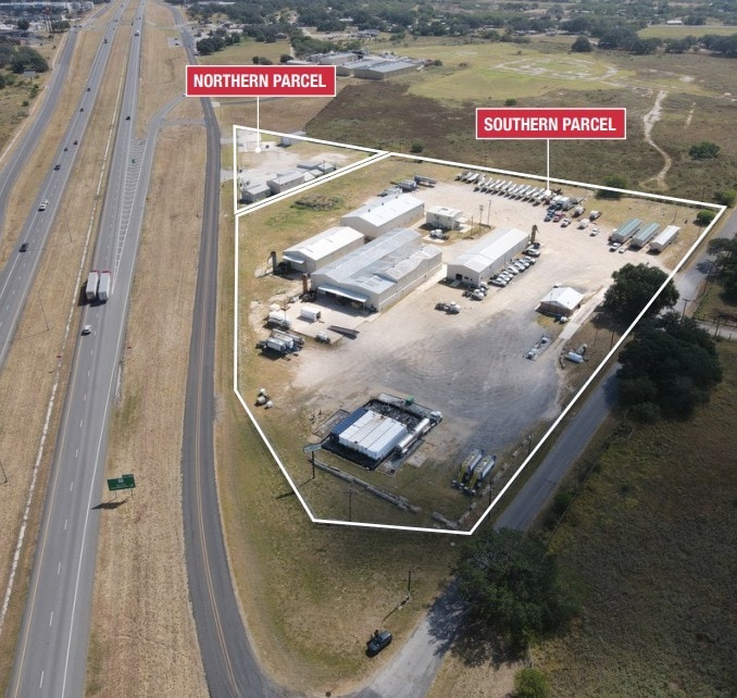 389 Interstate 35 S, Devine, TX for Rent