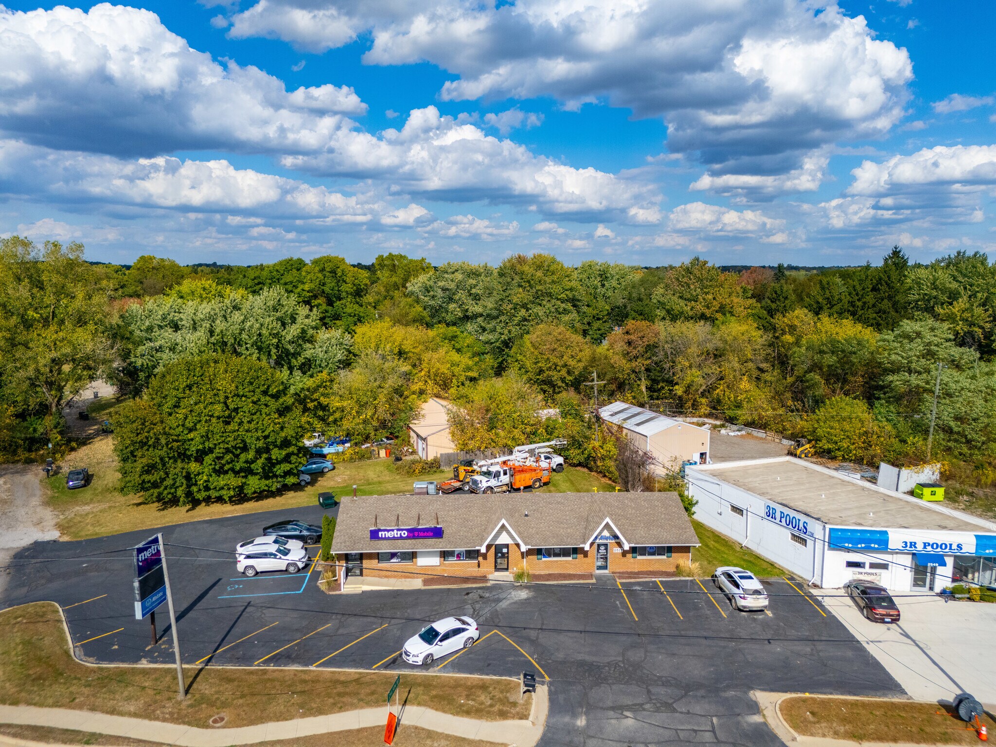 2473-2517 E Grand River Ave, Howell, MI for Sale