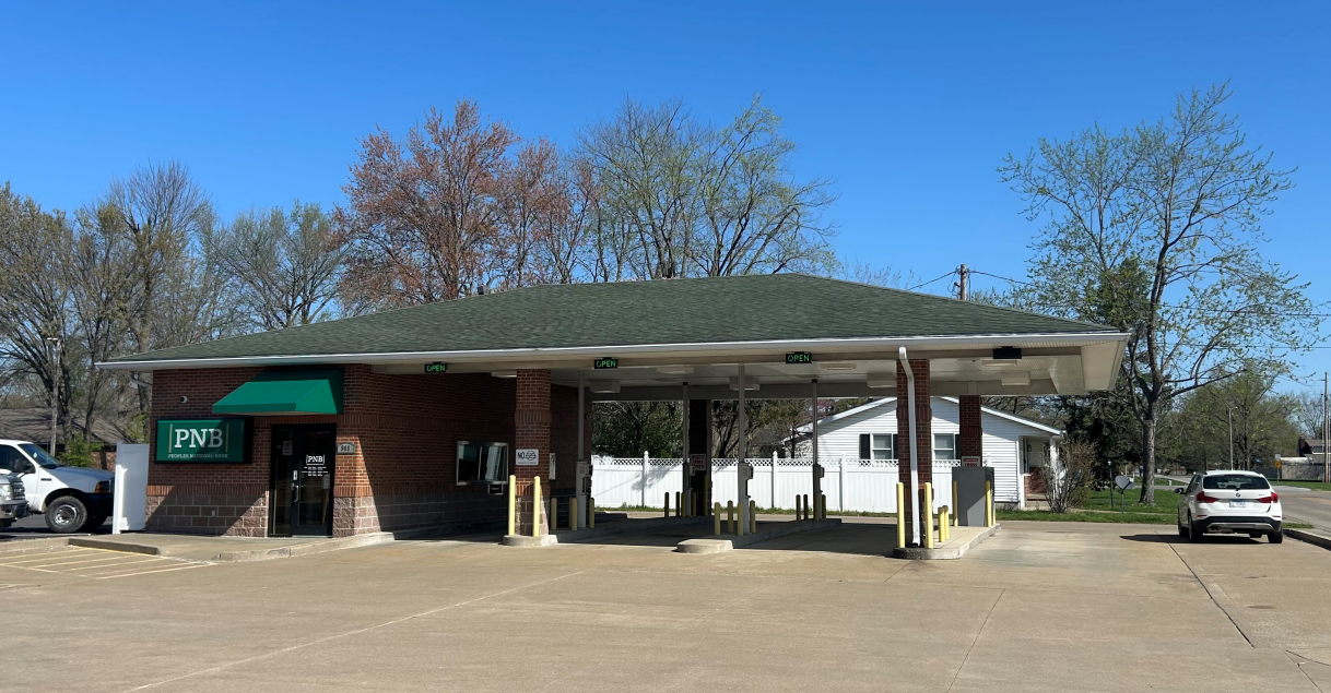 908 E Deyoung St, Marion, IL for Sale