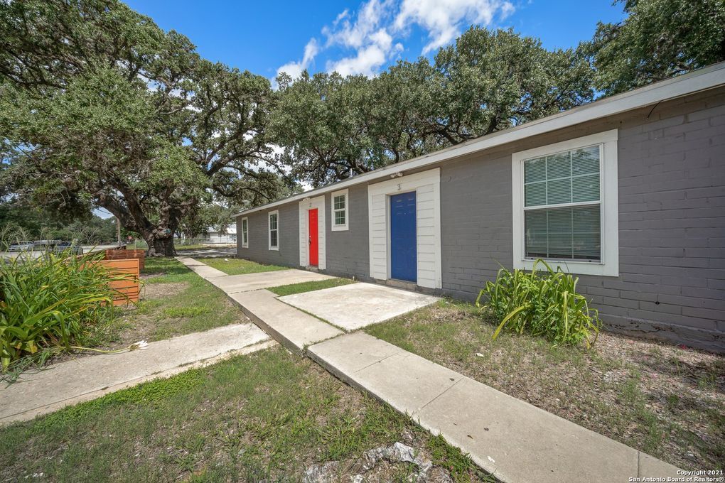 719 San Antonio St, Pleasanton, TX for Sale