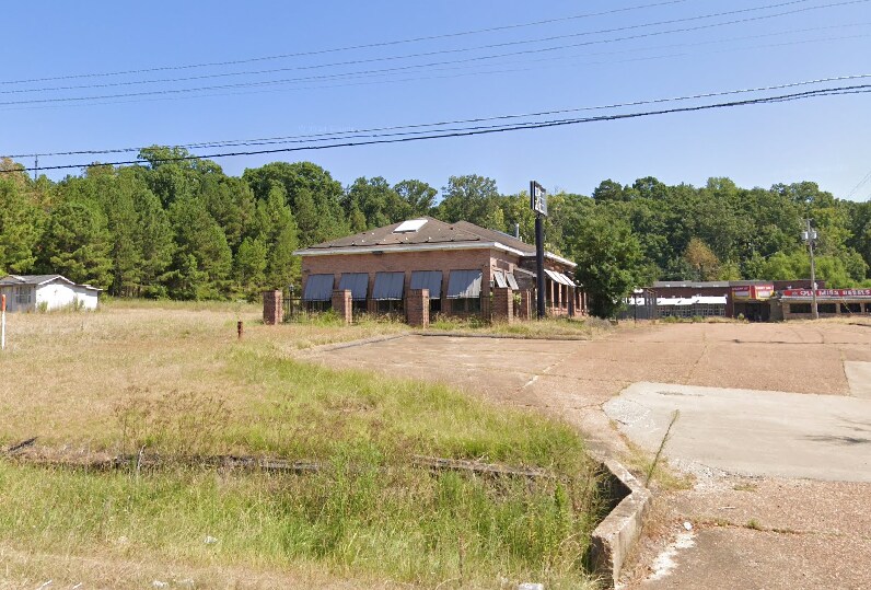 1660 Sunset Dr, Grenada, MS for Sale